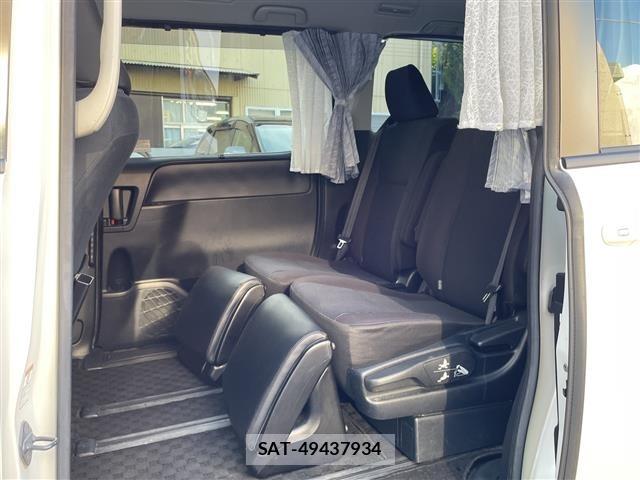 Toyota NOAH 2014 8764947-1