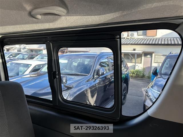 Toyota HIACE VAN 2022 8677210-18