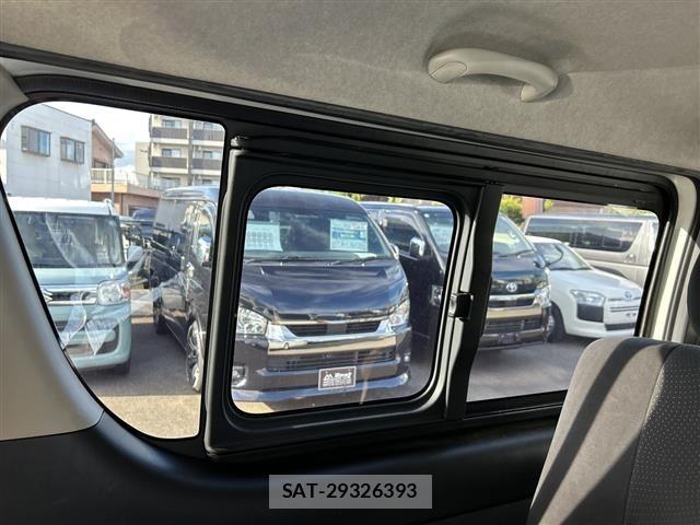 Toyota HIACE VAN 2022 8677210-3