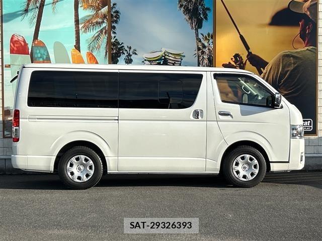 Toyota HIACE VAN 2022 8677210-6