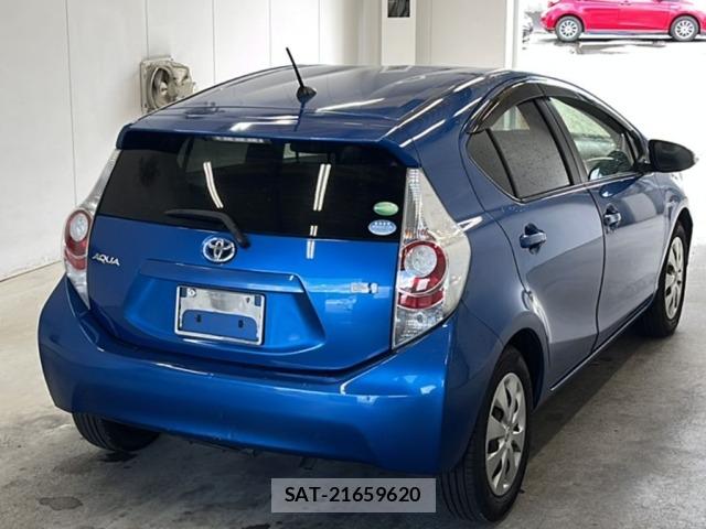 Toyota AQUA 2012 8862369-1