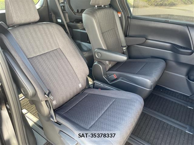 Toyota NOAH 2023 8764957-6