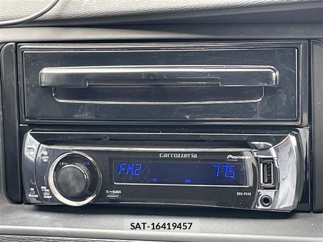 Toyota ISIS 2010 8825616-17