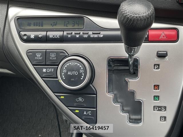 Toyota ISIS 2010 8825616-18