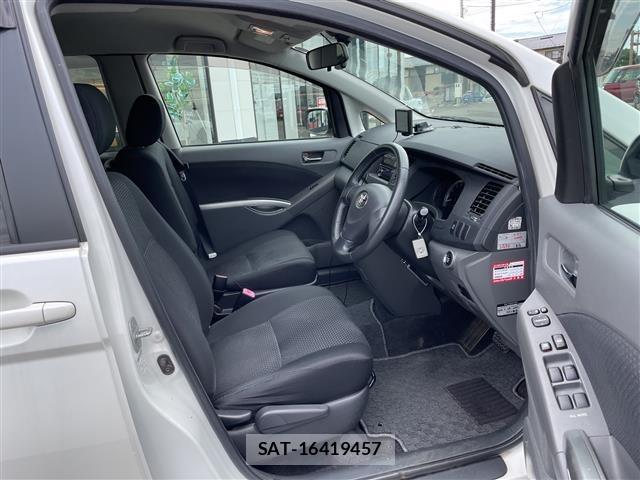 Toyota ISIS 2010 8825616-8