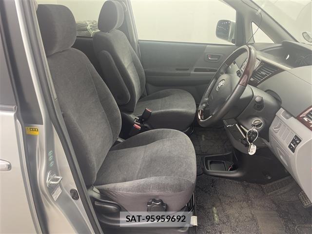 Toyota NOAH 2006 8764965-1