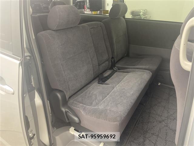Toyota NOAH 2006 8764965-3