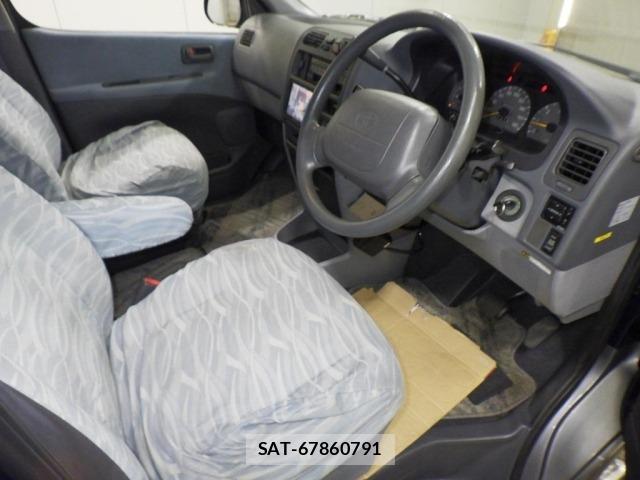 Toyota GRANVIA 1996 8633704-3