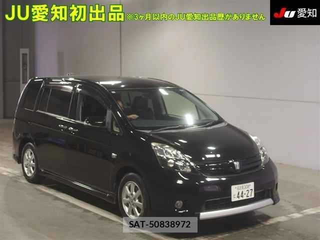 Toyota ISIS 2014 8707646-0