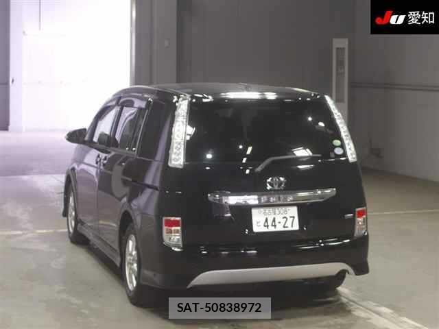Toyota ISIS 2014 8707646-1