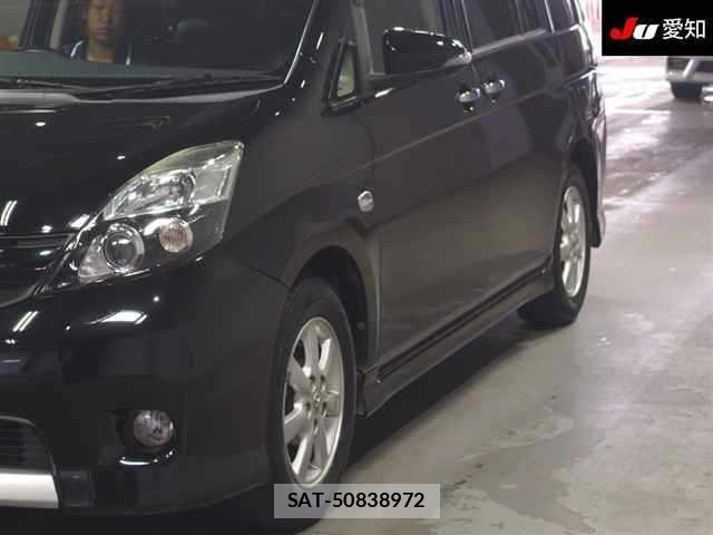 Toyota ISIS 2014 8707646-7