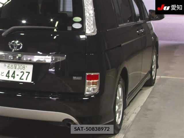Toyota ISIS 2014 8707646-8