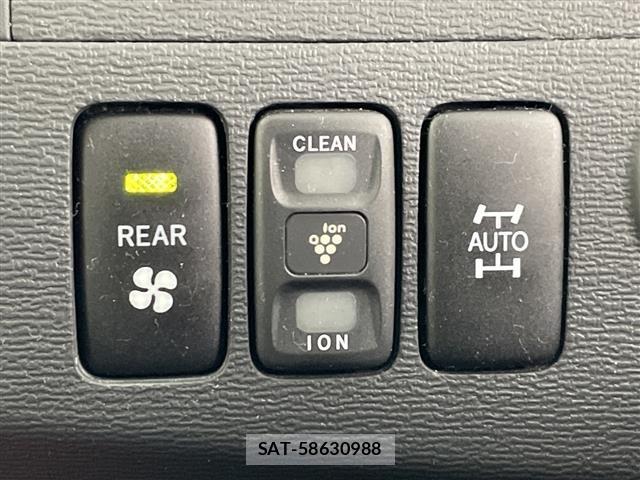 Toyota ISIS 2012 8759803-12