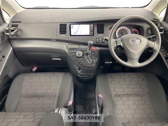 Toyota ISIS 2012 8759803-16