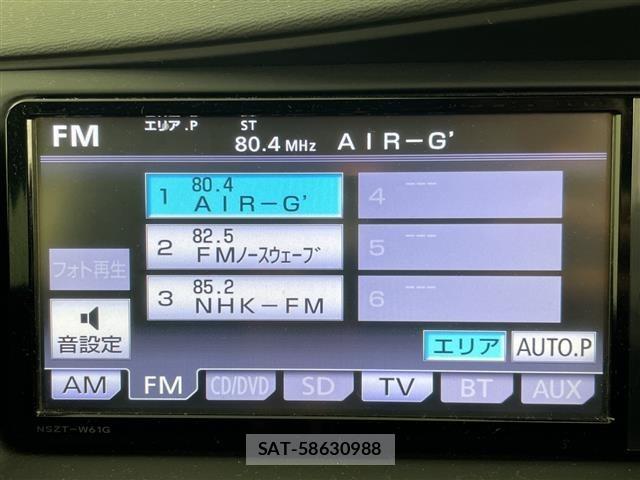 Toyota ISIS 2012 8759803-18