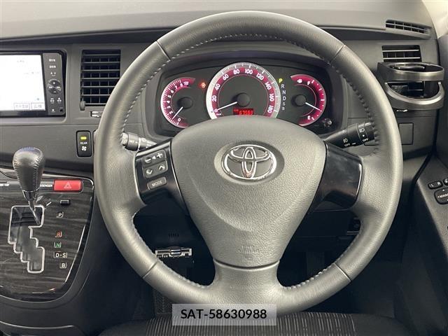Toyota ISIS 2012 8759803-5
