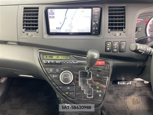 Toyota ISIS 2012 8759803-8