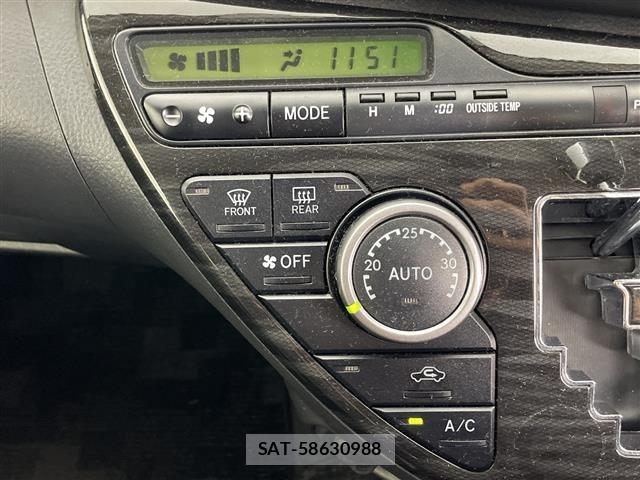 Toyota ISIS 2012 8759803-9