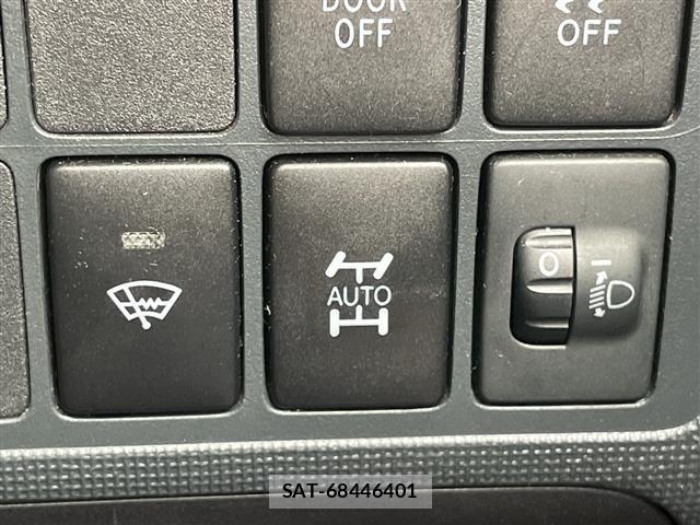 Toyota SPADE 2013 8739679-8