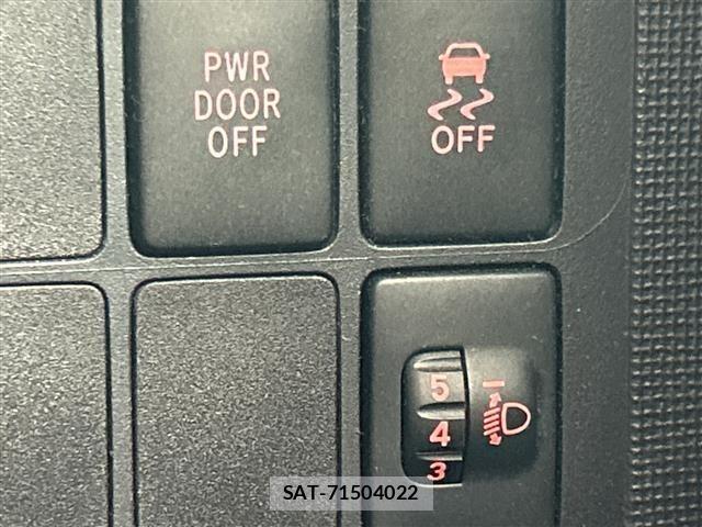 Toyota SPADE 2013 8739680-9