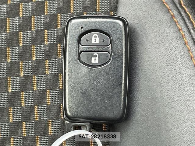 Toyota AQUA 2016 8762980-11