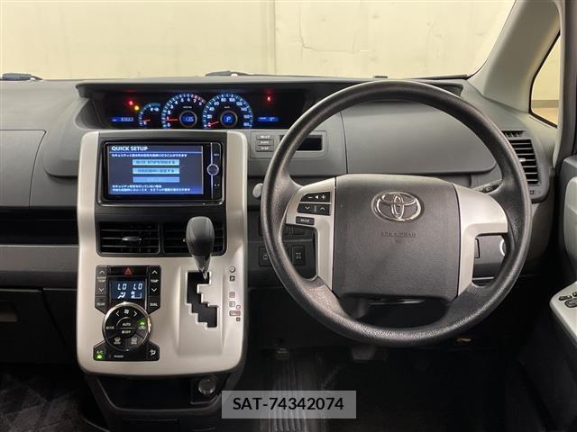 Toyota NOAH 2013 8764966-17