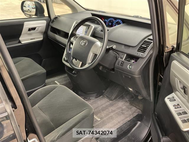 Toyota NOAH 2013 8764966-3