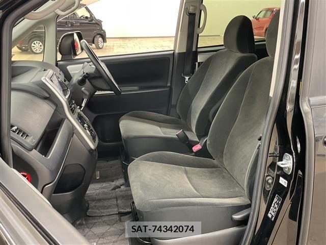 Toyota NOAH 2013 8764966-7