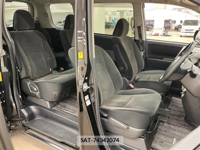 Toyota NOAH 2013 8764966-9