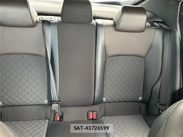 Toyota C-HR 2017 8768347-16