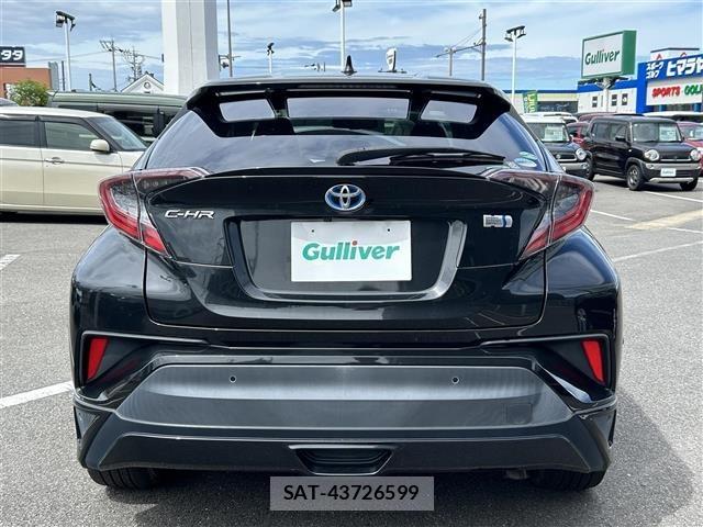 Toyota C-HR 2017 8768347-24