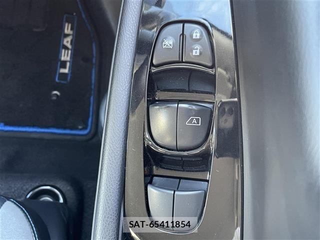Nissan LEAF 2018 8675748-9