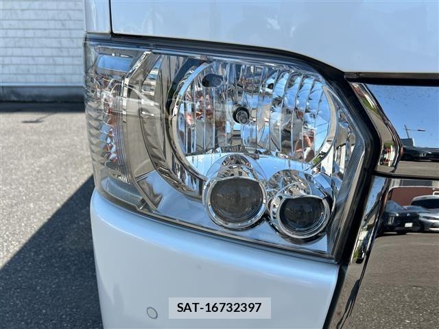 Toyota HIACE VAN 2023 8677216-11