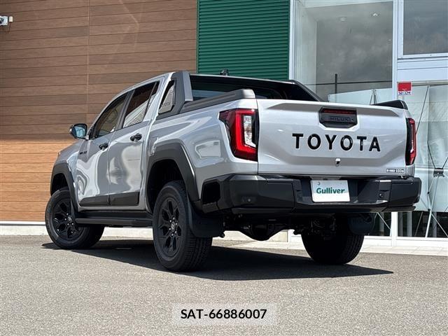 2025 Toyota Hilux — Photo 4