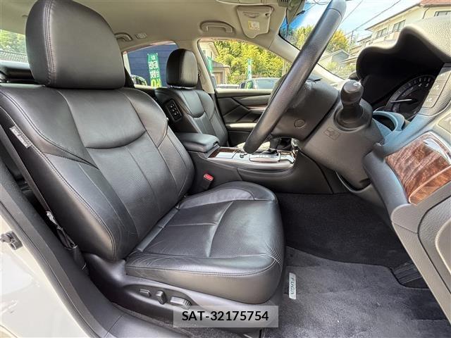 Nissan FUGA 2017 8676900-11