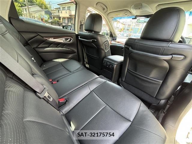 Nissan FUGA 2017 8676900-13
