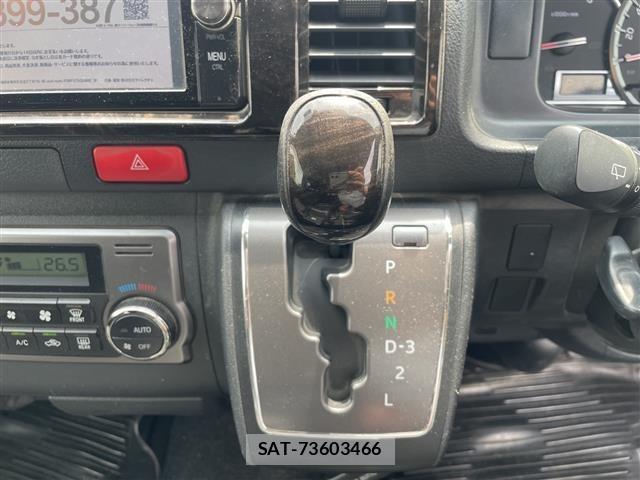 Toyota HIACE VAN 2017 8759752-4