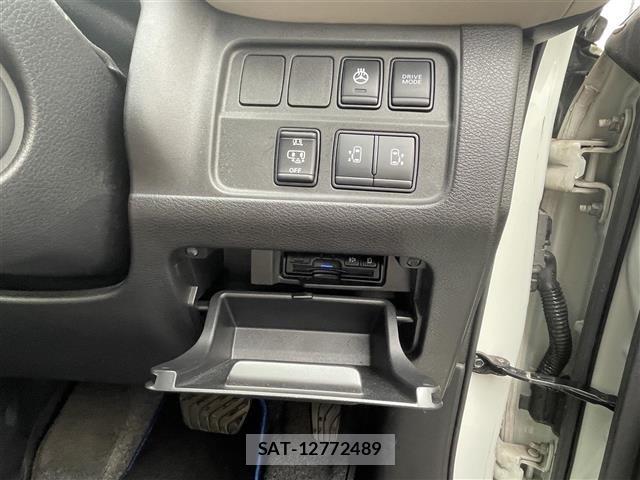 Nissan SERENA 2018 8672619-10