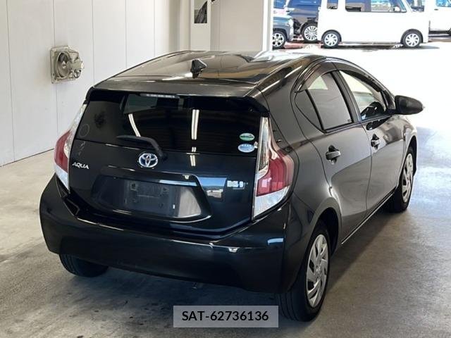Toyota AQUA 2015 8944405-1