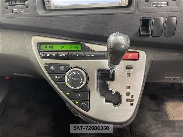 Toyota ISIS 2008 8759813-11