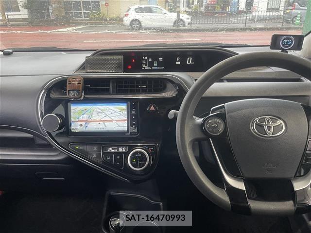 Toyota AQUA 2018 8762985-11
