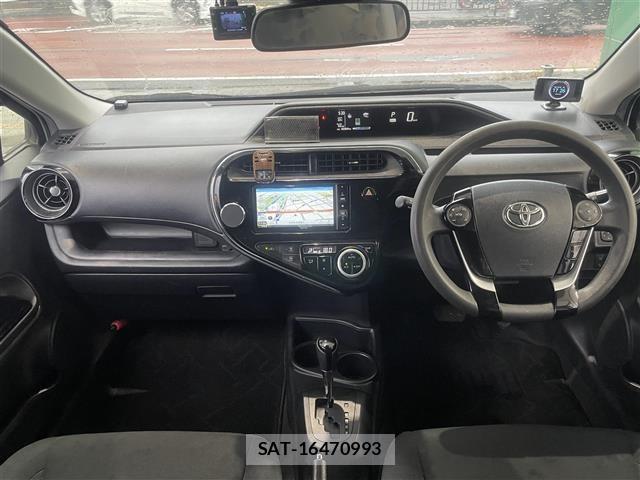 Toyota AQUA 2018 8762985-9