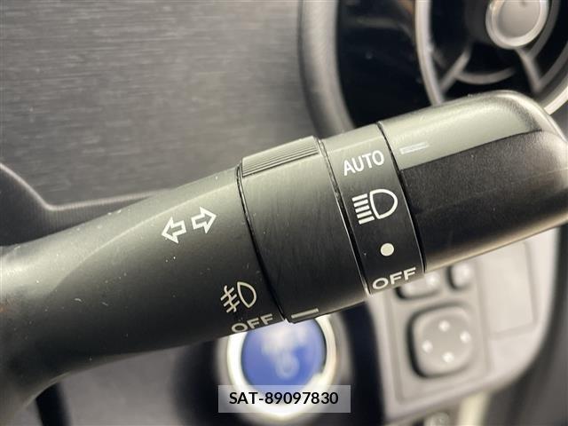 Toyota AQUA 2018 8762986-1