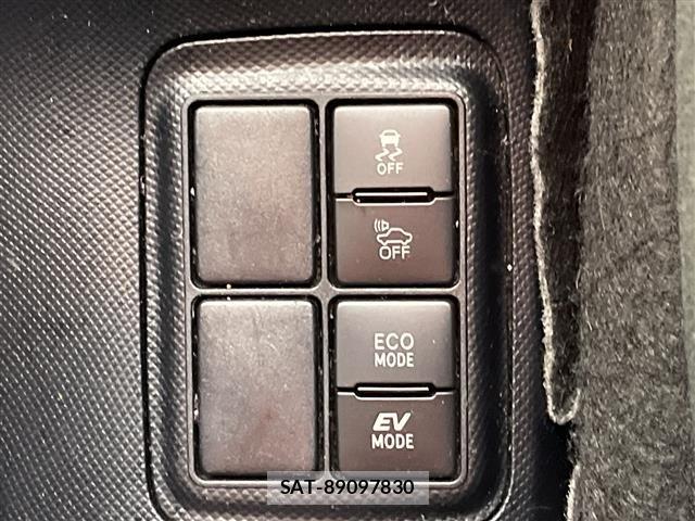 Toyota AQUA 2018 8762986-11