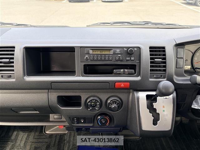 Toyota HIACE COMMUTER 2015 8844249-11