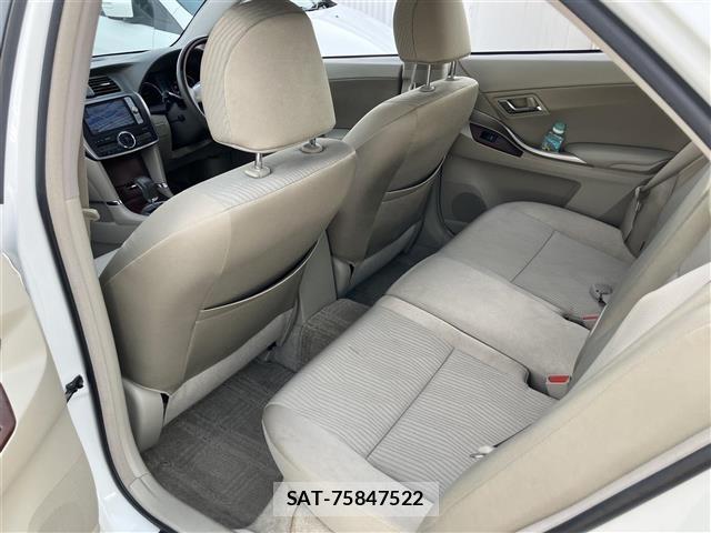 Toyota PREMIO 2011 8667859-7