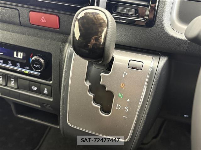Toyota HIACE VAN 2026 8677232-9
