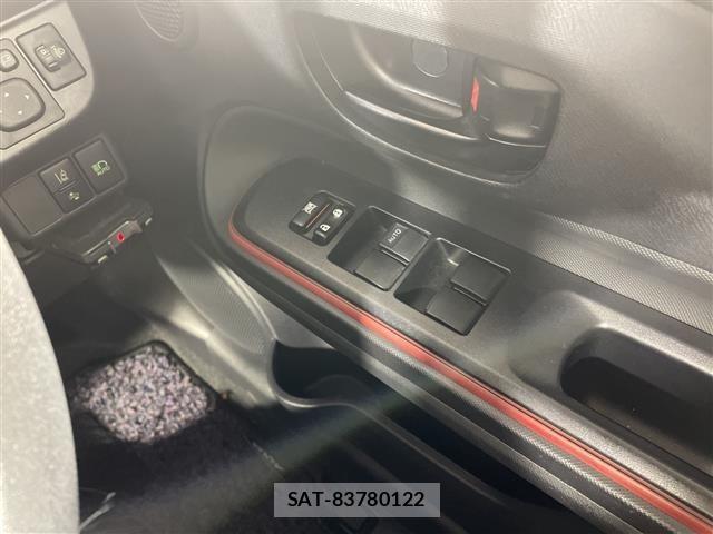 Toyota AQUA 2017 8762998-20