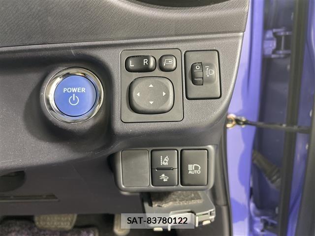 Toyota AQUA 2017 8762998-9