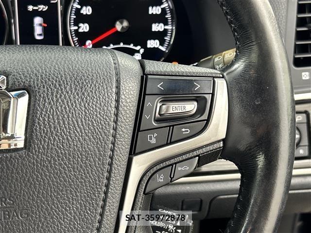 Toyota CROWN 2017 8769618-3